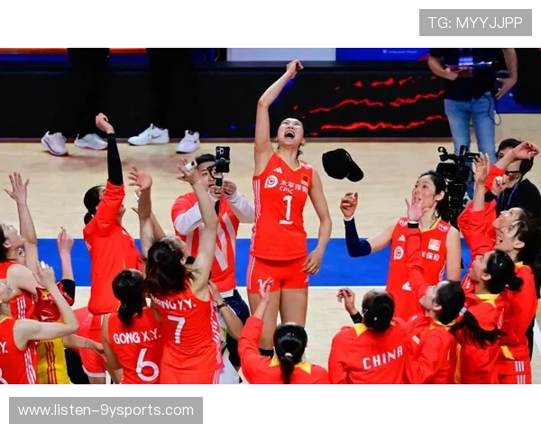 中国女排逆转夺冠，年轻队员表现引发球迷热议